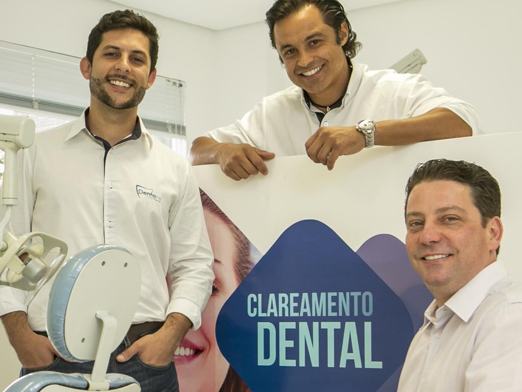Jonny Santana, Marcelo Claure e Cristiano Wulff, da rede Dentare: gestão profissional. | Marcelo Andrade/Gazeta do Povo
