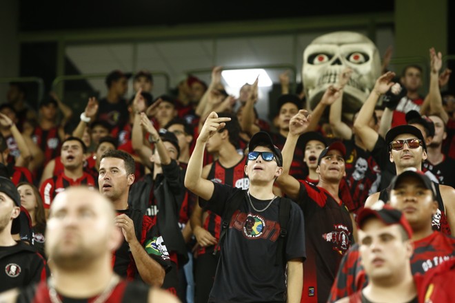 A torcida rubro-negra foi disposta a apoiar, mas não gostou muito do que viu. | Hugo Harada/Gazeta do Povo