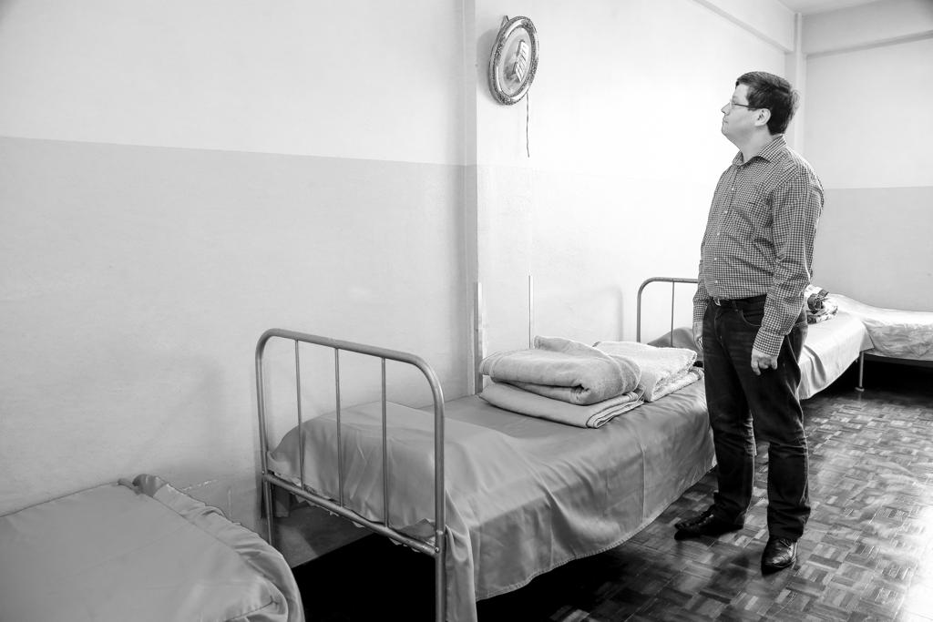 Discrição e simplicidade marcam a vida de Rafael Pussoli, há duas décadas dedicado à Casa dos Pobres São João Batista. | Hugo Harada/Gazeta do Povo