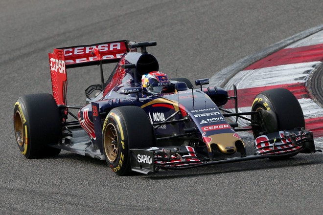 Max Verstappen larga em 13º, com tempo bem próximo ao da matriz Red Bull de Daniil Kvyat. | WU HONG/EFE