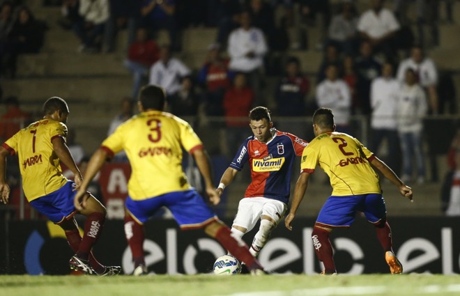 Ausente na eliminação do Paraná do Estadual, por ter sido expulso no jogo de ida contra o Operário, no Couto Pereira, Rossi voltou ao time titular. Ficou longe de brilhar. Foi substituído por Osmar no segundo tempo. | Hugo Harada/Gazeta do Povo