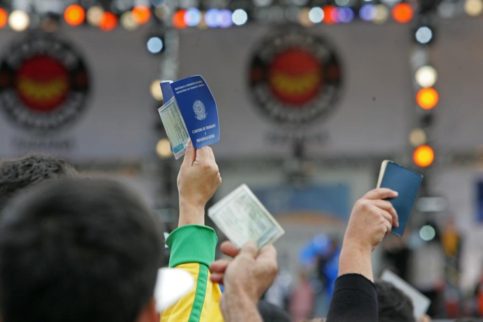 No trimestre, de janeiro a março, houve o fechamento de 50,3 mil postos de trabalho | Marcelo Elias/Gazeta do Povo