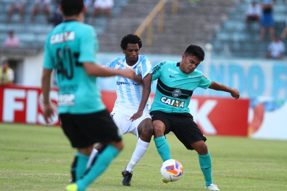 Rafhael Lucas  não teve chances no Estádio do Café. | Gilberto Abelha/Jornal de Londrina