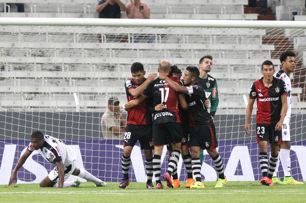 Depois de ser pressionado por todo o primeiro tempo, o Atlético-MG acabou vendo a bola balançar a rede de Victor: gol de González. | Ulises Ruiz Basurto/EFE