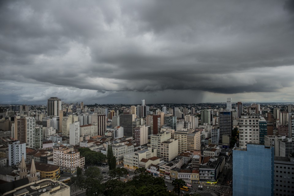 Termômetros em Curitiba não devem passar dos 22 °C nesta sexta-feira (24), segundo o Simepar | Henry Milleo/Gazeta do Povo