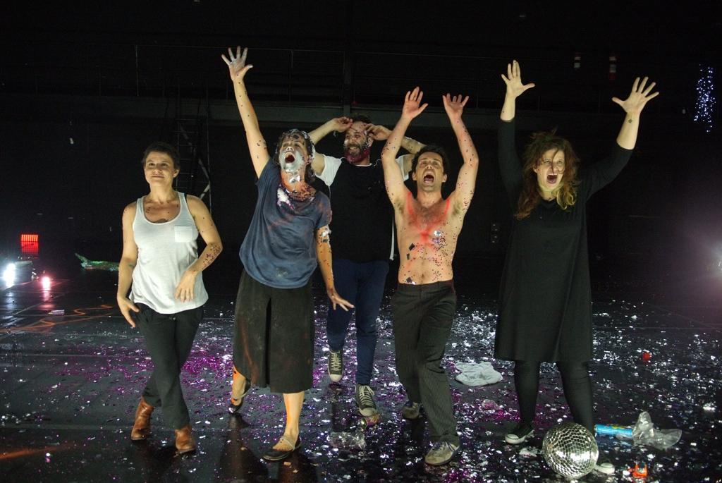 Time de atores experientes foi convidado pela diretora Elisa Ohtake. | Lenise Pinheiro/Divulgação