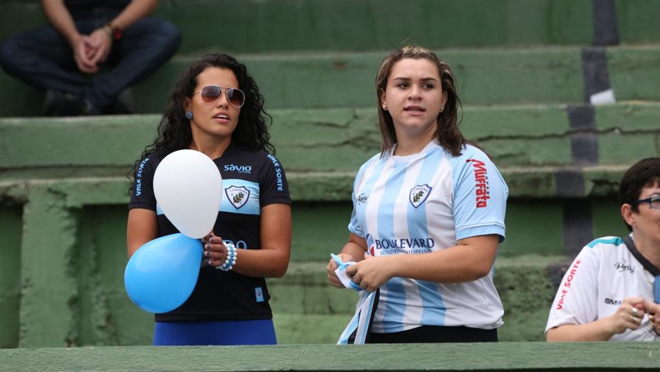 As torcedoras do Londrina terão, na Série C, a última oportunidade de acompanhar o time sob o comando de Cláudio Tencati. | Ivonaldo Alexandre/ Gazeta do Povo