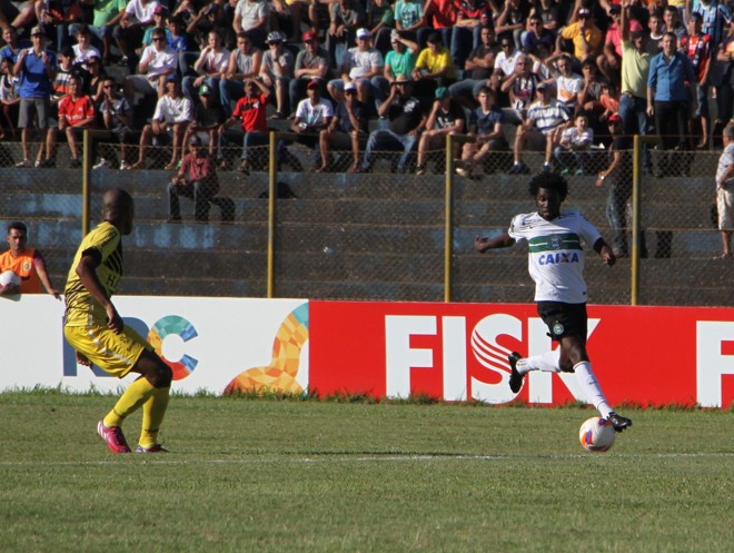 Pela esquerda, Negueba foi uma opção constante de ataque para o Coritiba. | Divulgação/ Coritiba