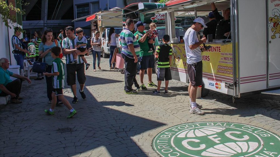 Coritiba levou food trucks para o Couto Pereira. | Divulgação/Coritiba