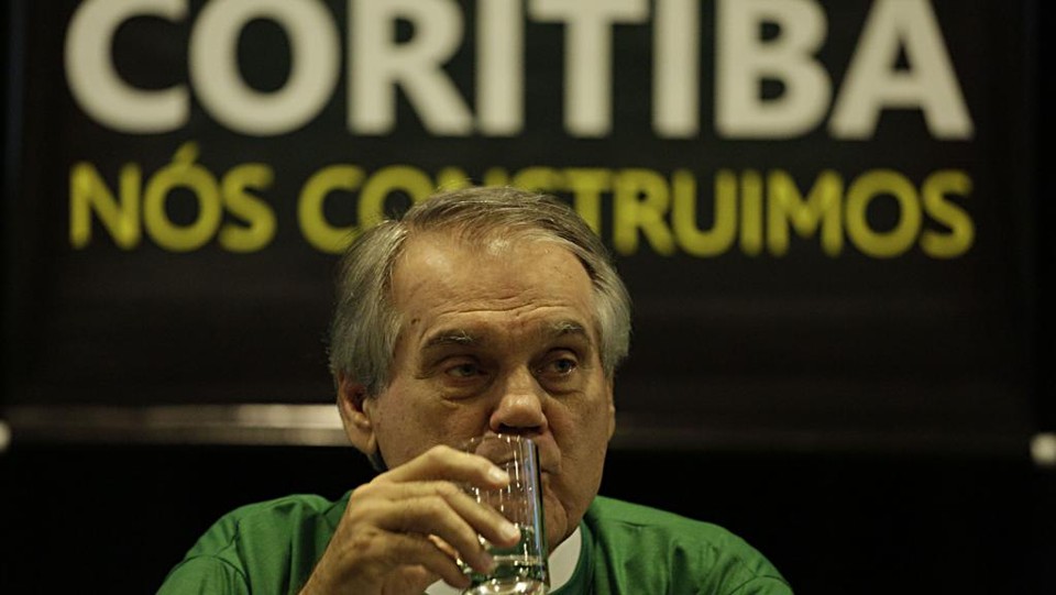 Vilson Ribeiro de Andrade tentou justificar aumento de dívidas do Coritiba em 2014, mas Conselho Deliberativo do clube vetou as contas. | Felipe Rosa/Tribuna do Paraná
