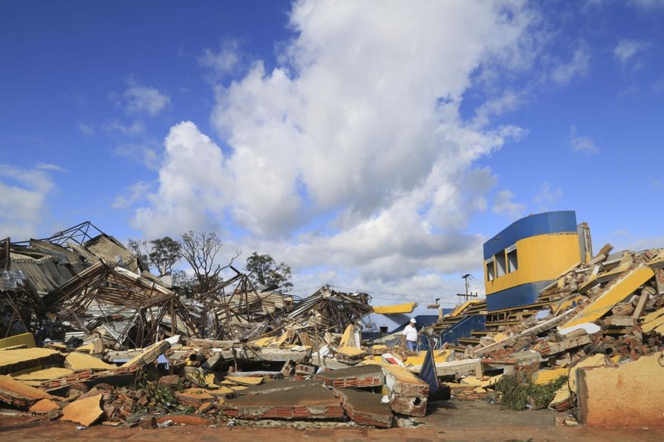 O ginásio municipal de Xanxerê foi completamente destruído durante a passagem do tornado pela cidade catarinense. | Julio Cavalheiro/Secom/Fotos Públicas