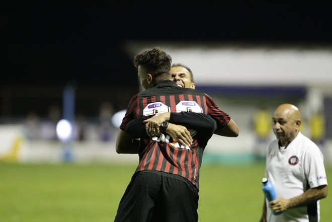 Autor de dois gols, Cryzan deu moral para o novo treinador. | Daniel Castellano