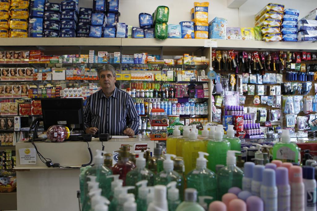 Manutenção do ICMS dos remédios poupa o bolso do consumidor, diz Edenir Zandoná, do Sindifarma. | Jonathan Campos/Gazeta do Povo