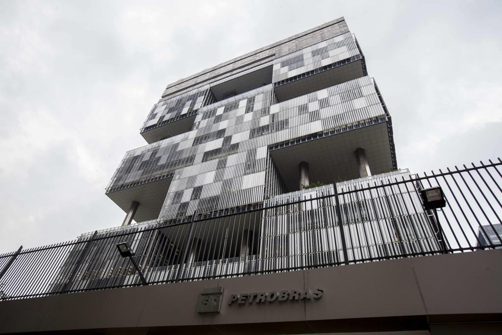 Na quarta-feira (22), com vários meses de atraso, a Petrobras apresentou o balanço do último trimestre e o do ano passado, em que registrou perdas de R$ 21,587 bilhões | Antonio Lacerda/EFE