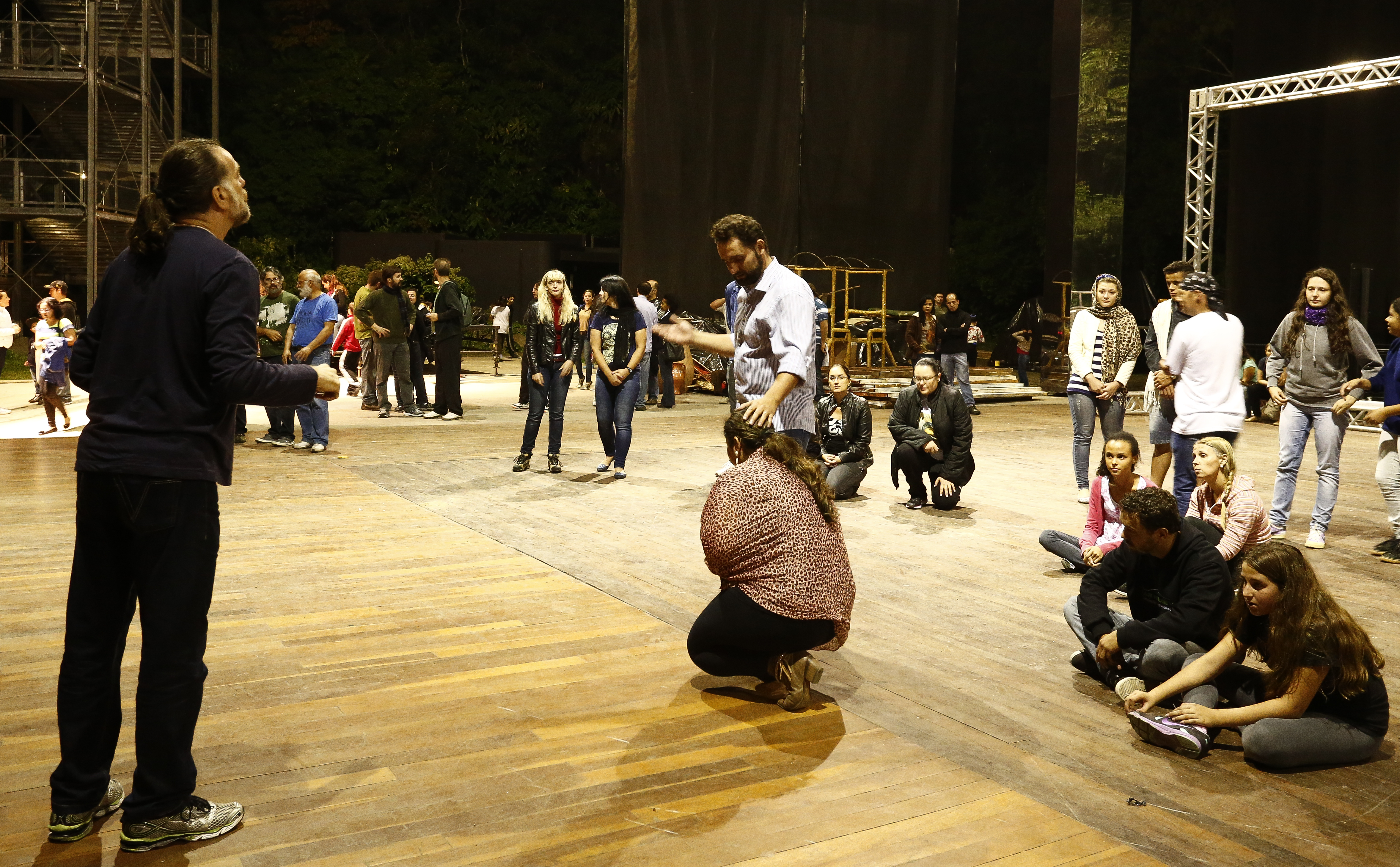 Ensaio do Grupo Lanteri, na quarta-feira (1.º). Esforço para manter o ânimo diante das dificuldades e da redução do público que assistirá ao espetáculo. | Hugo Harada/Gazeta do Povo