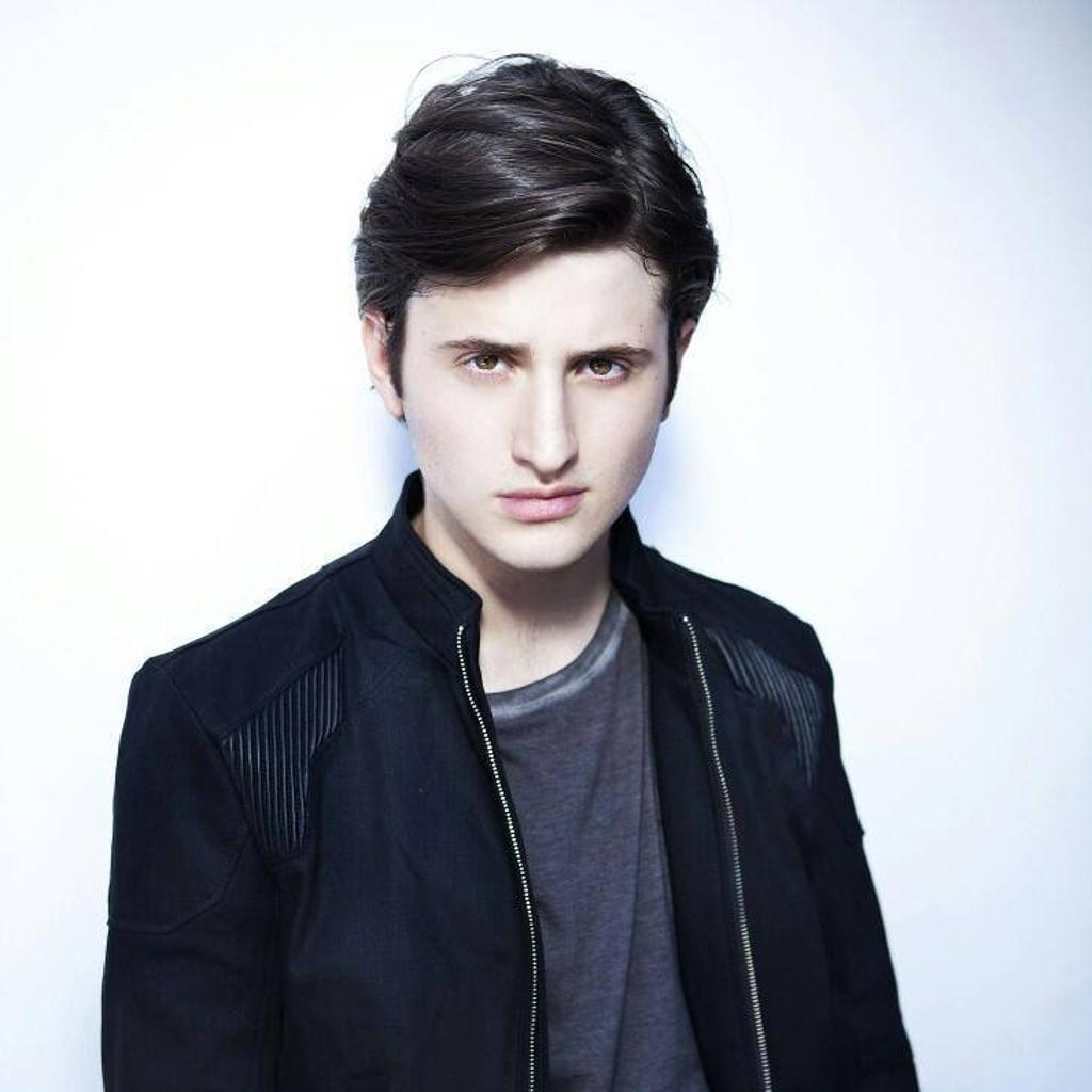 Gustavo agradou no Facebook e correu para o abraço. | /Divulgação