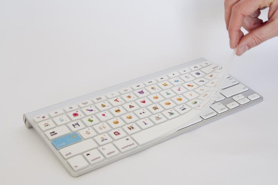 Projeto cria teclado de emojis para computadores da Apple Aplicativo funciona como uma película que sobrepõe teclado original | Divulgação