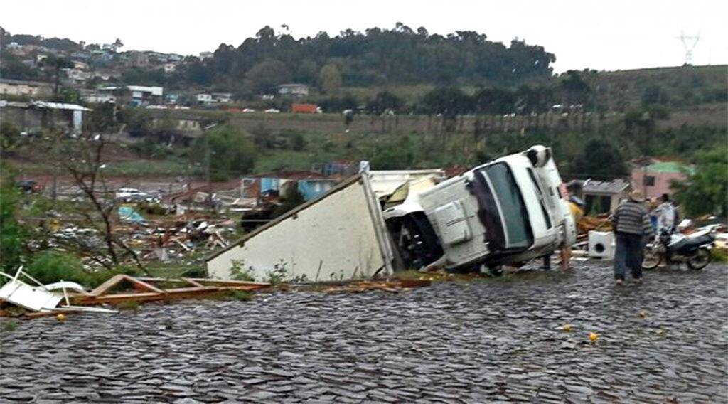 Tornado atingiu cidade de Xanxerê, no oeste catarinense. | Flavio Carvalho/EFE