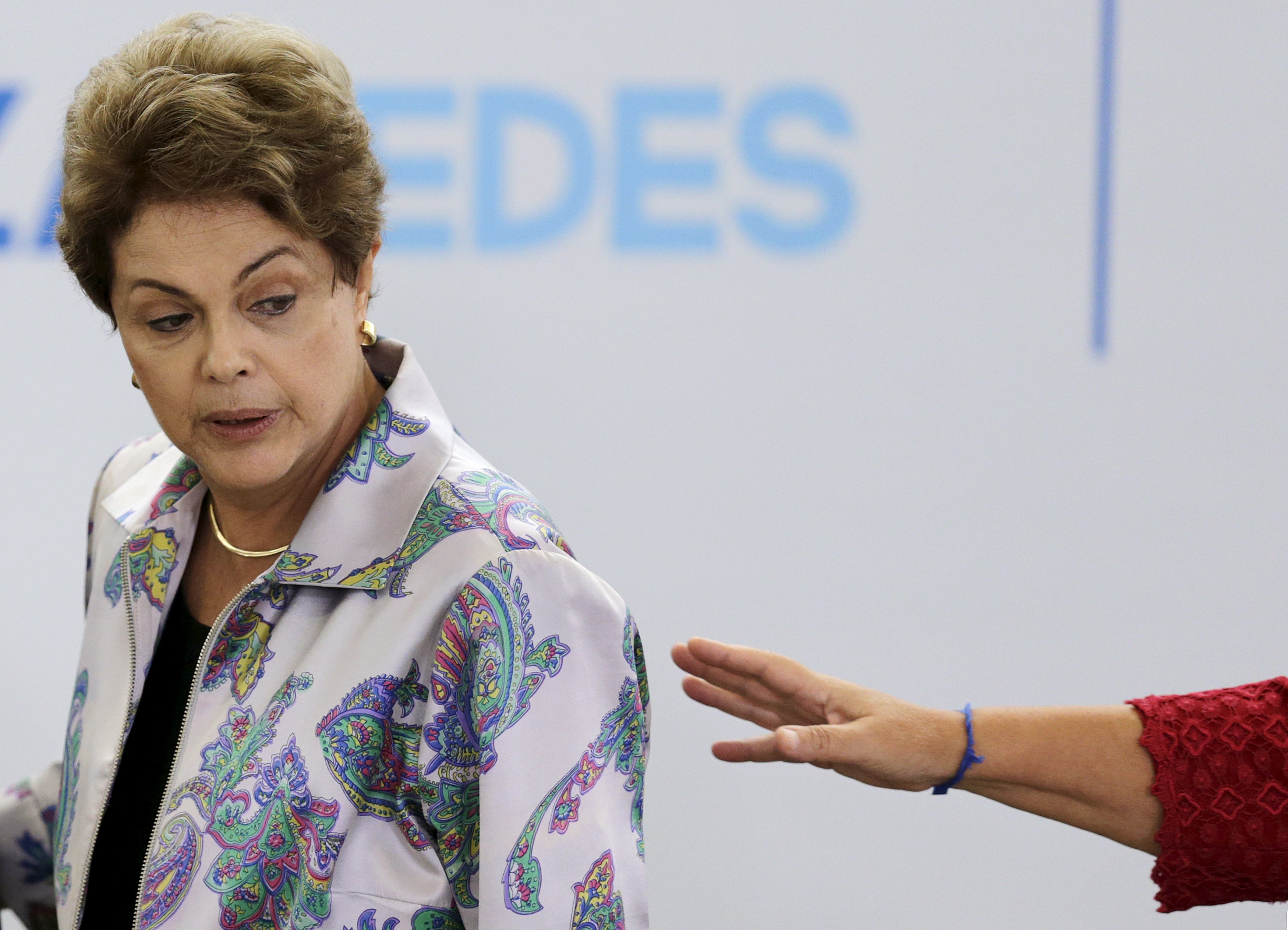 A repetição do mesmo índice de confiança do consumidor em fevereiro e março é a primeira notícia não ruim para a presidente . | UESLEI MARCELINO/REUTERS