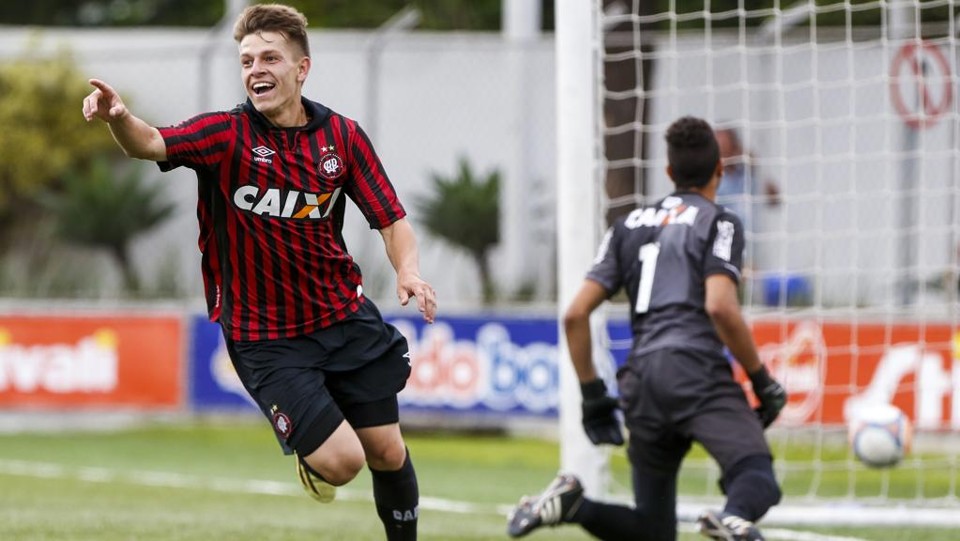 João Pedro foi campeão paranaense sub-17 com o Atlético em 2014. | Brunno Covello/Gazeta do Povo