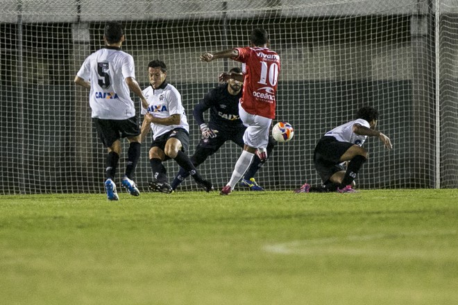 Róger Guerrero foi o grande nome da partida. | Marcelo Andrade/Gazeta do Povo