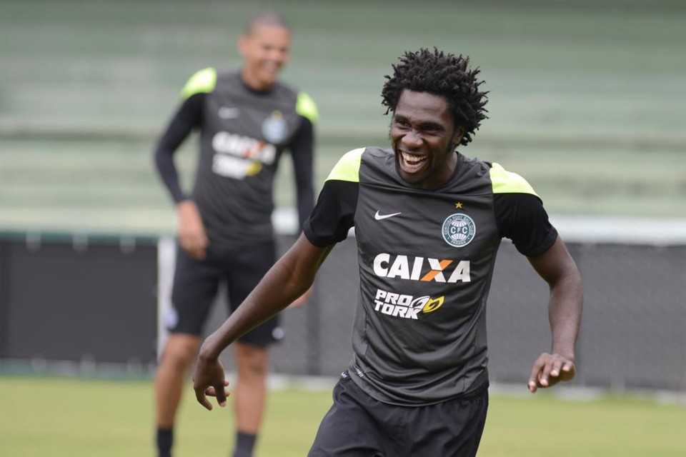 Negueba caiu nas graças da torcida do Coxa. | Henry Milleo/Gazeta do Povo