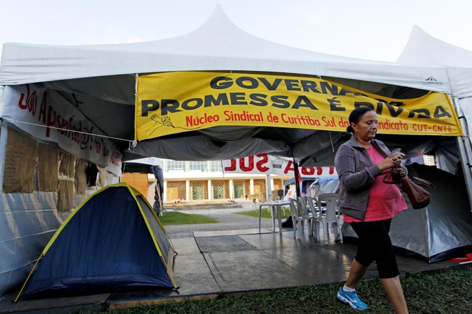 Paralisação de fevereiro reuniu manifestantes em acampamento no Centro Cívico | Antônio More/Gazeta do Povo
