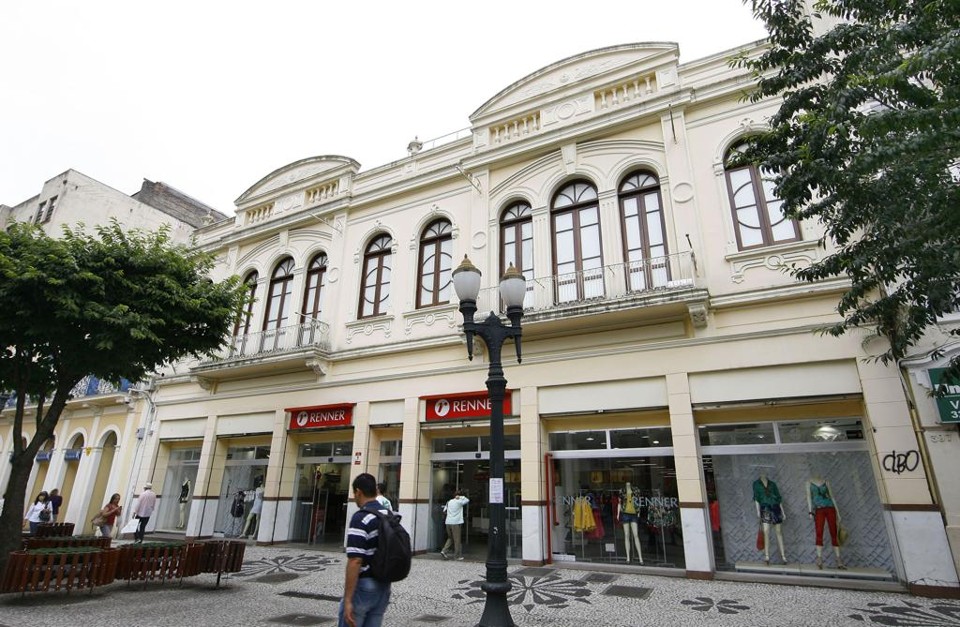 Loja da Renner na Rua XV, em Curitiba, é um exemplo raro dentro da rede de varejo. | Antonio More /
Gazeta do Povo