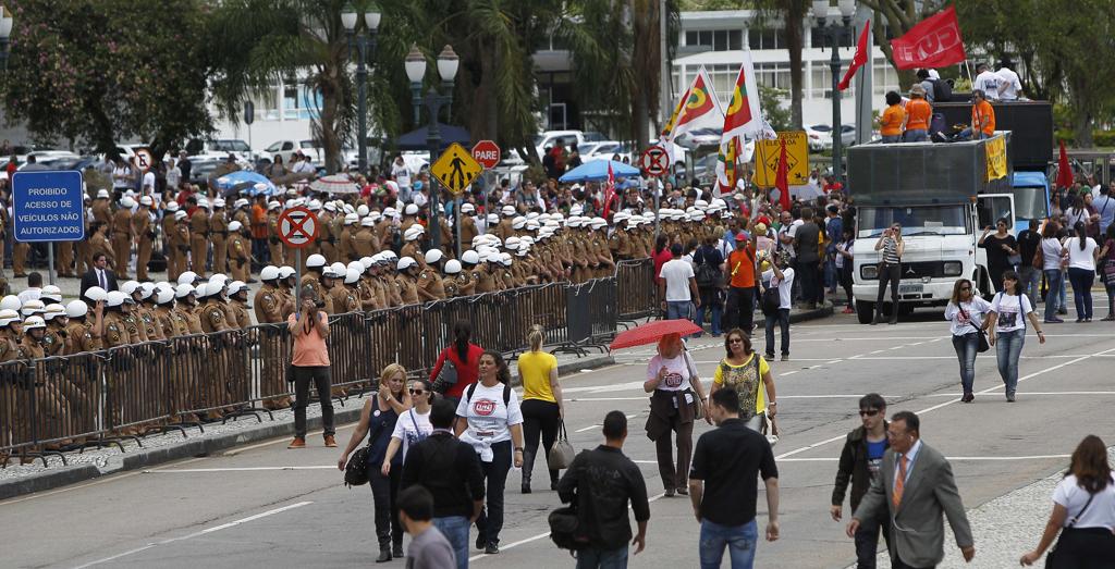 A Polícia Militar não confirma o efetivo envolvido no cerco da Assembleia. | Jonathan Campos/Gazeta do Povo