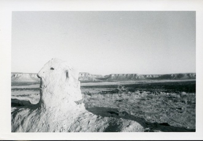 Rocha com cara de homem. |