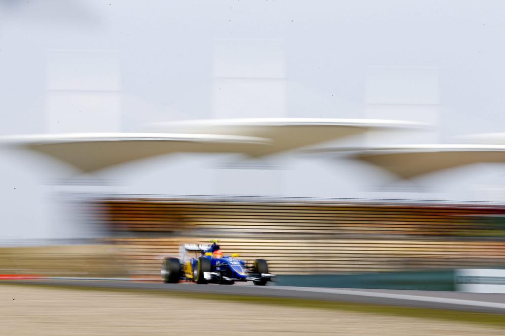 Felipe Nasr durante os treinos livres de sexta-feira na China. Brasileiro gostou do desempenho do carro. | Diego Azubel/EFE