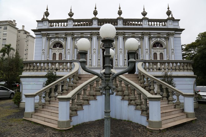 Símbolo da prosperidade do período ervateiro, arquitetura requintada reúne traços do movimento eclético | Ivonaldo Alexandre/Gazeta do Povo