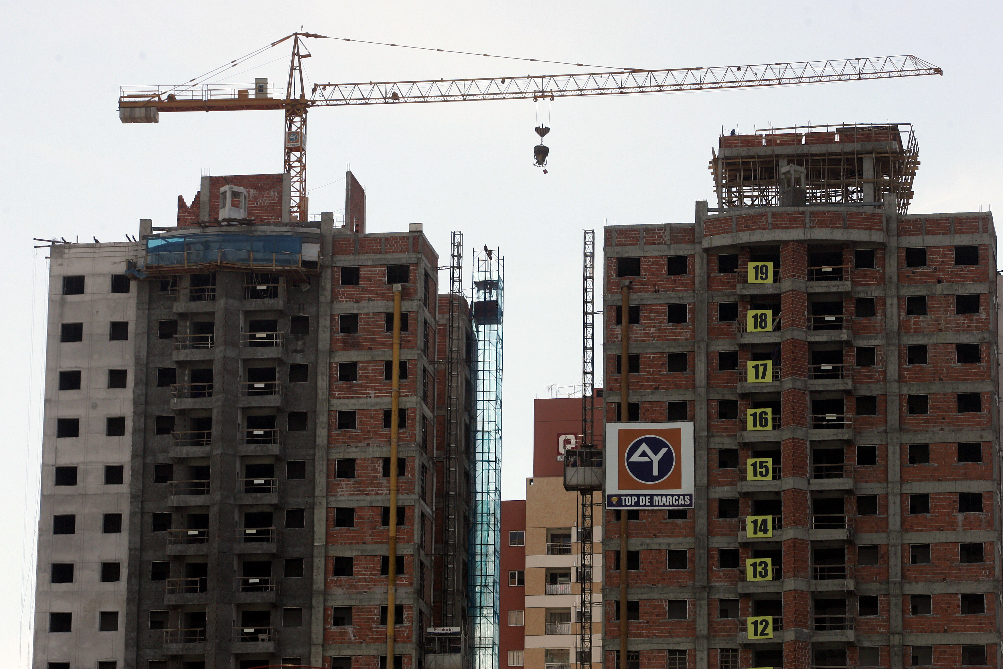 Com o crédito mais caro, pesquisa pode resultar em boa economia. | Divaldo Moreira/Arquivo Gazeta do Povo