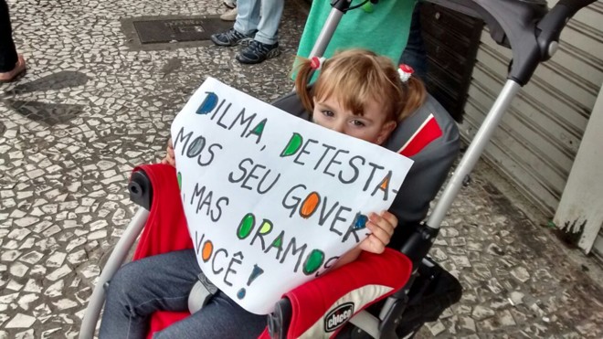 Centenas de crianças participaram dos protestos com seus pais. A presença de famílias inteiras marcou as duas edições das manifestações em Curitiba. Em alguns grupos, até os animais de estimação estavam à caráter. | Gazeta do Povo