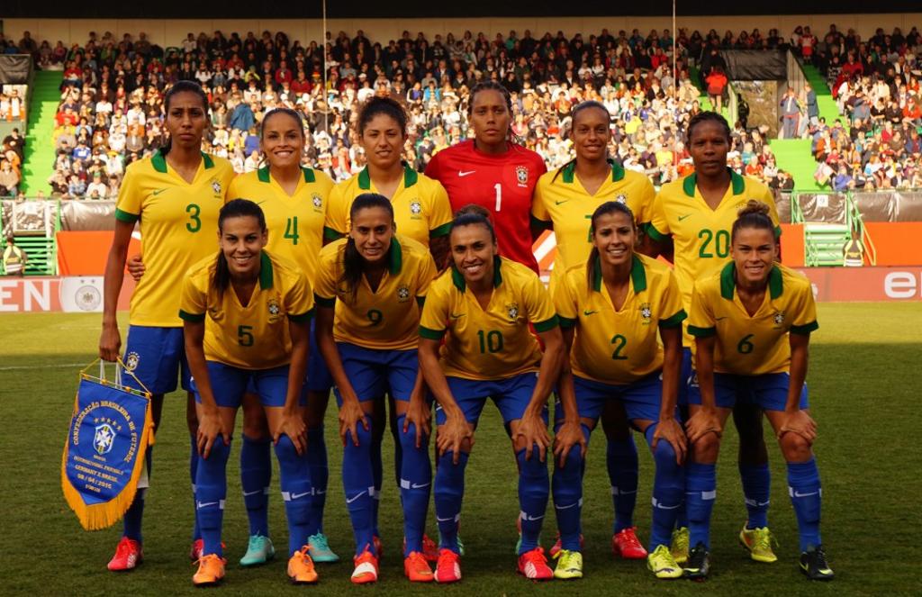 Seleção brasileira posa para a foto oficial antes de amistoso com a Alemanha na preparação para o Mundial, em junho. | CBF/Divulgação