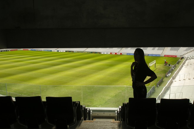 Como de praxe em visitas a estádios, o campo de jogo é intocável | Marcelo Andrade/Gazeta do Povo