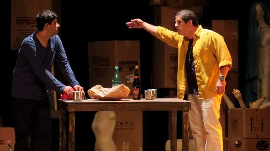 Público de Porão de Baleias fica confinado junto com personagens | Divulgação