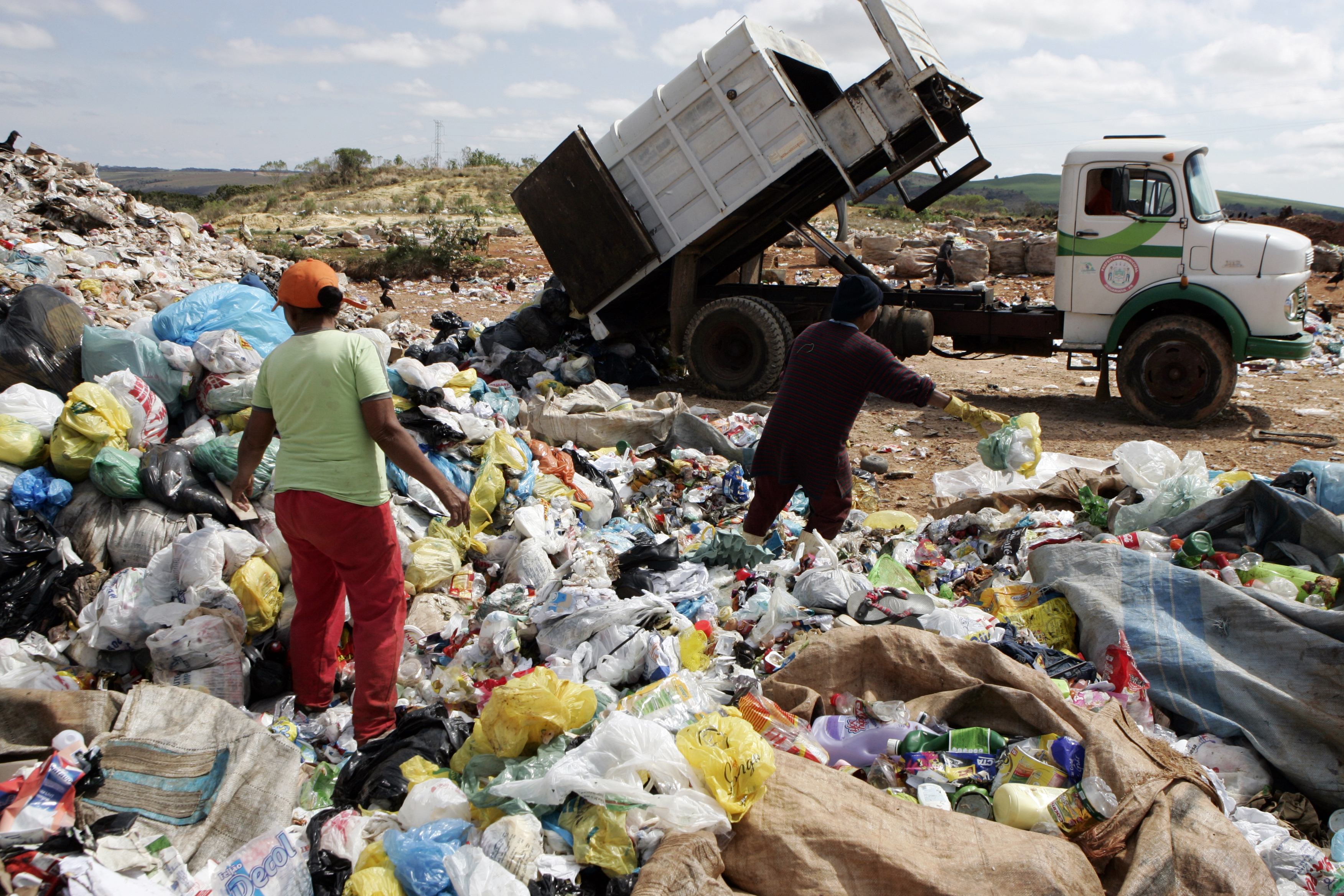 A lei que implantou a Política Nacional de Resíduos Sólidos, publicada em 2010, exige que as cidades adotem sistemas adequados de destinação de resíduos | Henry Milleo/Gazeta do Povo