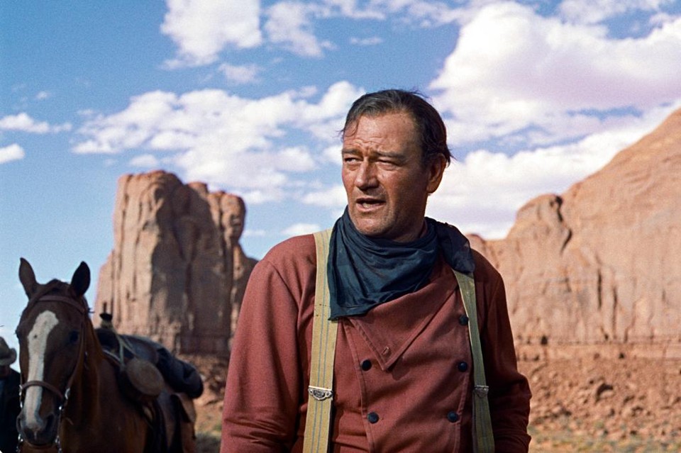 John Wayne em cena de “Rastros de Ódio”. | Reprodução