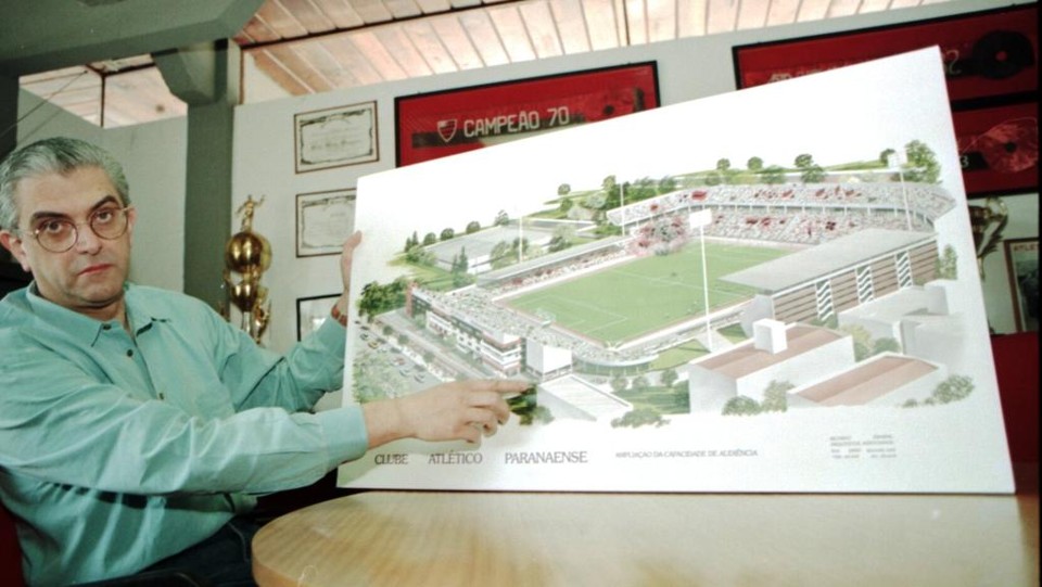 Mario Celso Petraglia e um dos projetos de ampliação da Arena da Baixada. | Arquivo/GRPCom