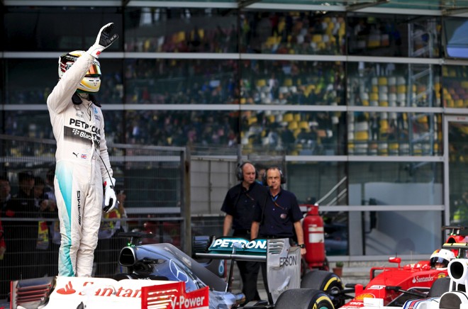 ... logo depois de descer da sua Mercedes. | ALY SONG/REUTERS