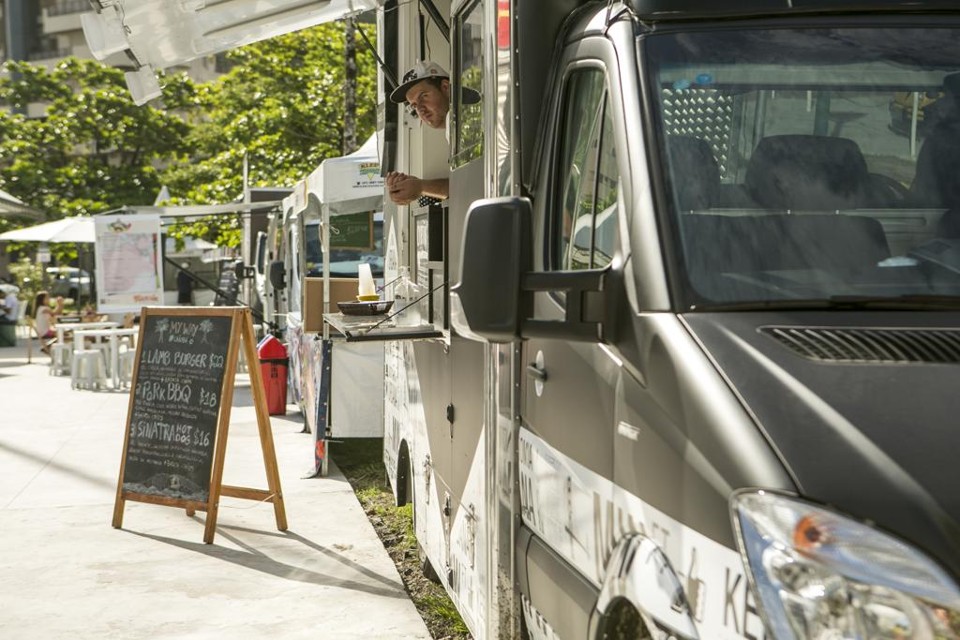 O projeto sancionado pelo prefeito permite a comercialização de alimentos em veículos itinerantes | Marcelo Andrade/Gazeta do Povo