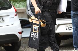 Investigada foi flagrada tentando destruir possíveis documentos. | Roberto Custódio/Jornal de Londrina