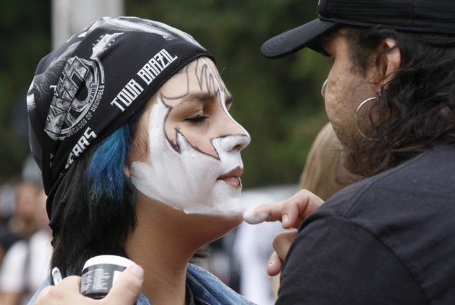 E esta, a máscara The Demon , usada por Gene Simmons. | Aniele Nascimento/Gazeta do Povo