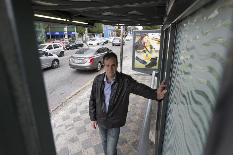 Compartilhamento de carro e outras ideias ajudarma a mudar o trânsito de Paris, diz Víctor Etgens, especialista em mobilidade. | Henry Milleo/Gazeta do Povo