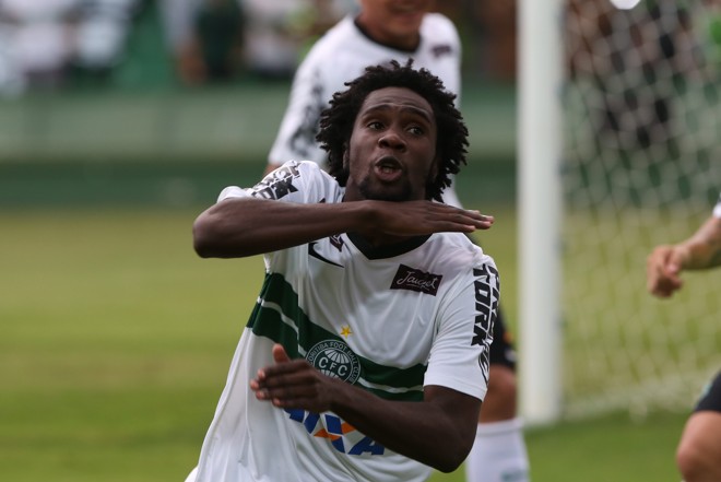 Negueba degola o Tubarão. | IVONALDO ALEXANDRE/GAZETA