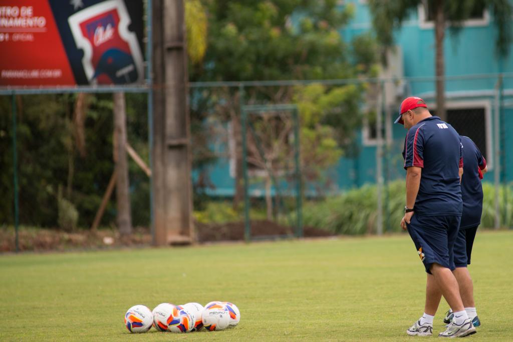 O técnico Luciano Gusso no CT Racco, local de treinamentos do Paraná: elenco pode se reforçar com ex-adversários. | Lucas Pontes/Gazeta do Povo