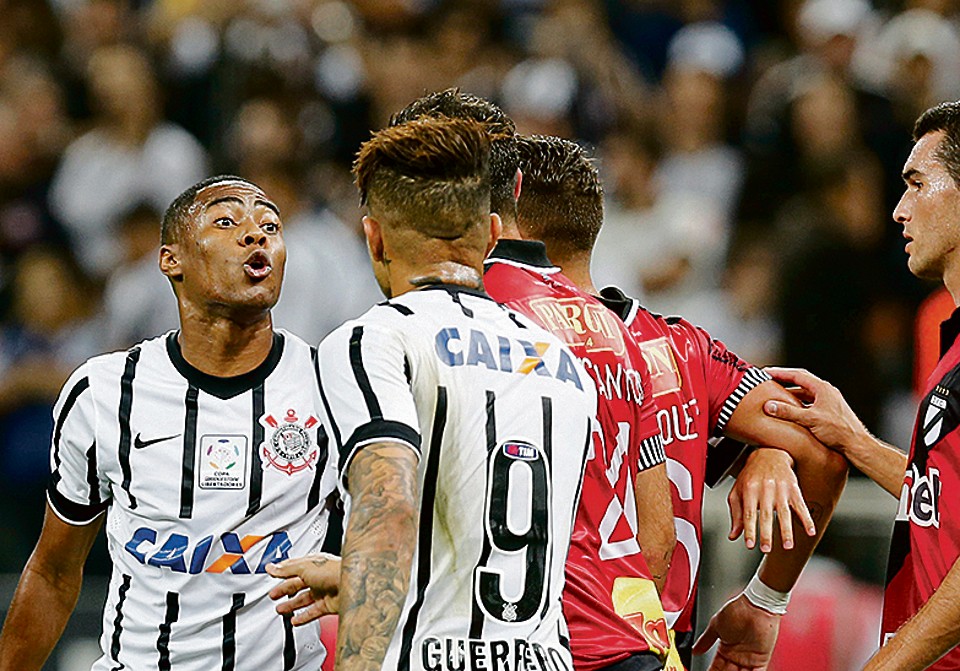 Punição branda freia fim do racismo Elias reage ao ser chamado de macaco: não houve registro de BO. | O Whitaker/Reuters