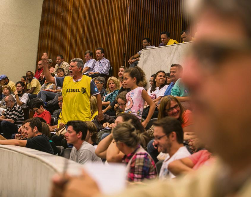Servidores protestaram contra o novo projeto previdenciário. | Marcelo Andrade/Gazeta do Povo