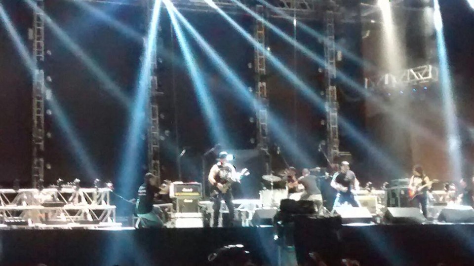 Banda curitiba Motorocker não decepciona e segura a ansiedade dos fãs do Kiss no show de abertura | Sandro Moser/Gazeta do Povo